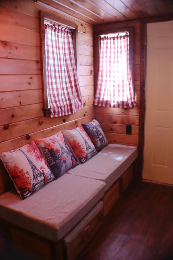 Storybook Village Pine Cove Екстер'єр фото