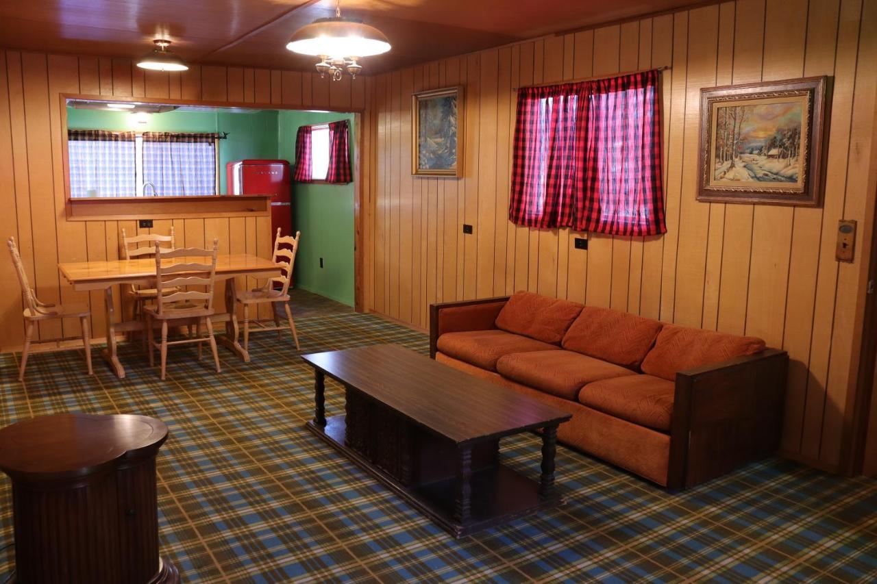 Storybook Village Pine Cove Екстер'єр фото